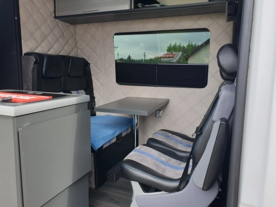                         Mercedes-Benz Sprinter 313 CDI Kamper - zdjęcie 19
                        