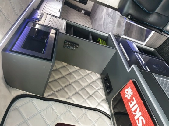                         Mercedes-Benz Sprinter 313 CDI Kamper - zdjęcie 9
                        