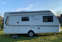                         Wynajem Przyczepy Kempingowej Weinsberg CaraOne 480 QDK,6 osób,DMC1400 - zdjęcie 4
                        