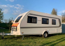                         Wynajem Przyczepy Kempingowej Weinsberg CaraOne 480 QDK,6 osób,DMC1400 - zdjęcie 1
                        