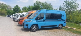                         Kampervan z wysuwaną ścianą  slide out  - zdjęcie 13
                        