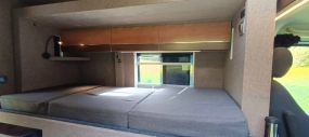                         Kampervan z wysuwaną ścianą  slide out  - zdjęcie 6
                        