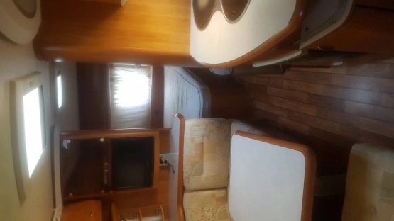                         Przyczepa kempingowa HOBBY 560 KMFe, 2008 r, 1600 DMC,6-osobowa, markiza,przedsionek,ogrzewanie podłogowe,3 sypialnie, bagażnik rowerowy - zdjęcie 2
                        