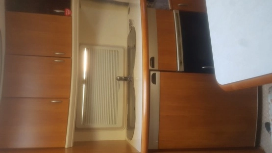                         Przyczepa kempingowa HOBBY 560 KMFe, 2008 r, 1600 DMC,6-osobowa, markiza,przedsionek,ogrzewanie podłogowe,3 sypialnie, bagażnik rowerowy - zdjęcie 5
                        