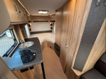                         Hymer-Eriba Nova Light 442 - zdjęcie 14
                        
