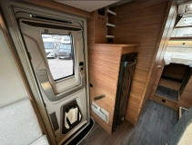                         Weinsberg CaraSuite Ford 700 MEG 2.0dm³ - zdjęcie 8
                        