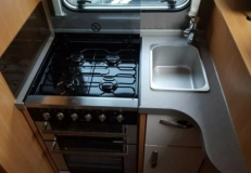                         Kamper Knaus 700 EB 2020 wersja zimowa z piekarnikiem i opuszczanym łóżkiem - zdjęcie 10
                        