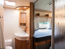                         Kamper Knaus 700 EB 2020 wersja zimowa z piekarnikiem i opuszczanym łóżkiem - zdjęcie 17
                        