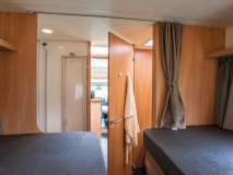                         Kamper Knaus 700 EB 2020 wersja zimowa z piekarnikiem i opuszczanym łóżkiem - zdjęcie 16
                        