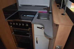                         Kamper Knaus 700 EB 2020 wersja zimowa z piekarnikiem i opuszczanym łóżkiem - zdjęcie 10
                        