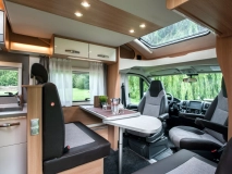                         Kamper Knaus 700 EB 2020 wersja zimowa z piekarnikiem i opuszczanym łóżkiem - zdjęcie 8
                        