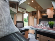                         Kamper Knaus 700 EB 2020 wersja zimowa z piekarnikiem i opuszczanym łóżkiem - zdjęcie 9
                        