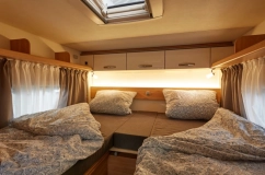                         Kamper Knaus 700 EB 2020 wersja zimowa z piekarnikiem i opuszczanym łóżkiem - zdjęcie 13
                        