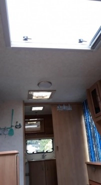                         Przyczepa kempingowa LUNAR 2002 rok - zdjęcie 15
                        