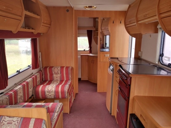                         Swift Challenger 530 SE  dla 4 osób, 2003r, DMC 1340kg - zdjęcie 2
                        