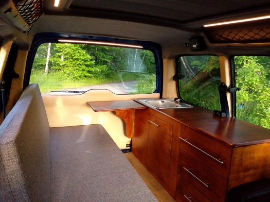                         Malutki kamper (raczej na ryby) - zdjęcie 1
                        