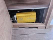                         KNAUS Sudwind 450 FU - jak nowa, bogato wyposażona - zdjęcie 17
                        