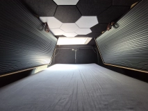                         Off-Grid Smart Campervan – 15kWh Battery | Starlink | Oven | AC | Huge Storage - zdjęcie 5
                        