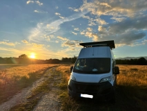                         Off-Grid Smart Campervan – 15kWh Battery | Starlink | Oven | AC | Huge Storage - zdjęcie 1
                        