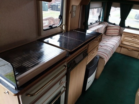                         Przyczepa Kempingowa Abbey Cachet 2000 r. 4 os. Mover! - zdjęcie 2
                        