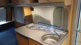                         Knaus Sudwind 450, Instalacja solarna, Truma ultraheat, akumulator - zdjęcie 14
                        