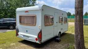                         Knaus Sudwind 450, Instalacja solarna, Truma ultraheat, akumulator - zdjęcie 18
                        