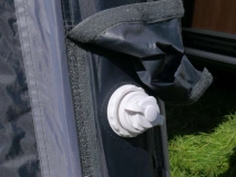                         PRZEDSIONEK UNIWERSALNY LEKKI DO POJAZDÓW KEMPINGOWYCH TYPU KAMPER MONTOWANY DO MARKIZY • NAMIOT • OSŁONA • DASZEK • MARKIZA / WYMIARY 320 x 325 x 230÷270 cm. - zdjęcie 11
                        