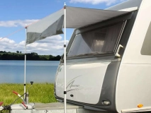                         PLANDEKA • OSŁONA UNIWERSLNA NA PRZÓD LUB TYŁ PRZYCZEPY KEMPINGOWEJ - 3 w 1 • OSŁONA PRZED BRUDEM • OSŁONA TERMOIZOLACYJNA • DASZEK - MARKIZA / WYMIARY - 145 x 160 cm. / RÓŻNE WIELKOŚCI PRODUKTU - zdjęcie 3
                        