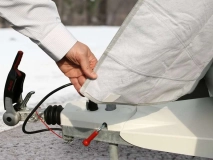                         PLANDEKA • OSŁONA UNIWERSLNA NA PRZÓD LUB TYŁ PRZYCZEPY KEMPINGOWEJ - 3 w 1 • OSŁONA PRZED BRUDEM • OSŁONA TERMOIZOLACYJNA • DASZEK - MARKIZA / WYMIARY - 145 x 160 cm. / RÓŻNE WIELKOŚCI PRODUKTU - zdjęcie 4
                        