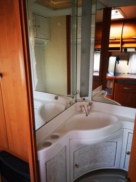                         Przyczepa Hobby Excellent 2004 r. - zdjęcie 12
                        