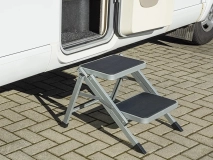                         SCHODEK DWU-STOPNIOWY METALOWY SKŁADANY DO PRZYCZEPY KEMPINGOWEJ LUB KAMPERA • STOPIEŃ / WYSOKOŚĆ STOPNIA 40 cm. / OBCIĄŻENIE DO 150 KG - zdjęcie 1
                        