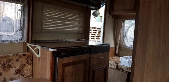                         Przyczepa campingowa RALLY GT 362 Home car z 1984 roku - zdjęcie 4
                        