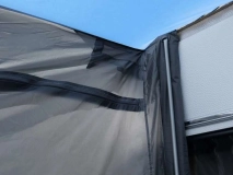                         PRZEDSIONEK UNIWERSALNY LEKKI DO PRZYCZEPY KEMPINGOWEJ • NAMIOT • OSŁONA • DASZEK • MARKIZA / WYMIARY 390 x 260 x 245 cm. / POWIERZCHNIA PODŁOGI - 10,1 m² - zdjęcie 8
                        