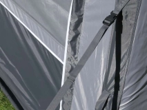                         PRZEDSIONEK UNIWERSALNY LEKKI 340 AIR ZE STELAŻEM PNEUMATYCZNYM DO PRZYCZEPY KEMPINGOWEJ • NAMIOT • OSŁONA • DASZEK • MARKIZA / WYMIARY 340 x 250 x 235÷250 CM. / POWIERZCHNIA PODŁOGI - 8,5 m² - zdjęcie 9
                        