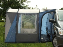                         PRZEDSIONEK UNIWERSALNY LEKKI DO POJAZDÓW KEMPINGOWYCH TYPU MINI BUS LUB VAN • OSŁONA • DASZEK • MARKIZA / WYMIARY 270 x 300 x 180÷230 CM. - zdjęcie 4
                        