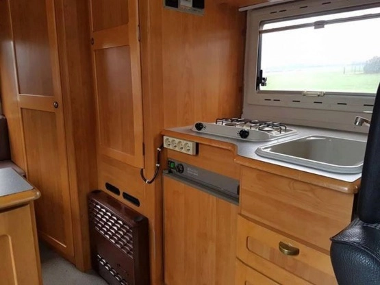                         Sprzedam Hymercamp 46 1994r. 1,9 D, przebieg 218 tys. - zdjęcie 2
                        