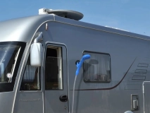                         PRYSZNIC TURYSTYCZNY • NATRYSK TURYSTYCZNY KEMPINGOWY ZASILANY NAPIĘCIEM 12 V (DC) Z GNIAZDA ZAPALNICZKOWEGO SAMOCHODU - zdjęcie 1
                        