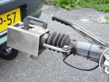                         ZABEZPIECZENIE ANTYKRADZIEŻOWE PRZYCZEPY KEMPINGOWEL • UNIWERSALNA BLOKADA ZACZEPU KULOWEGO PRZYCZEPY • WKŁADKA - zdjęcie 1
                        