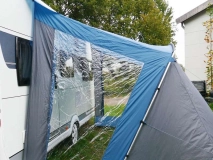                         DASZEK UNIWERSALNY DO PRZYCZEPY KEMPINOWEJ • PRZEDSIONEK OTWARTY LEKKI DO POJAZDÓW KEMPINGOWYCH • NAMIOT • OSŁONA • MARKIZA / WYMIARY - 330 x 250 x 245 CM. / POWIERZCHNIA PODŁOGI - 8,20 m² - zdjęcie 5
                        