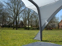                         DASZEK UNIWERSALNY ZE STELAŻEM PNEUMATYCZNYM TYPU EASY AIR DO PRZYCZEPY KEMPINOWEJ LUB KAMPERA • PRZEDSIONEK OTWARTY LEKKI DO POJAZDÓW KEMPINGOWYCH • NAMIOT • OSŁONA • MARKIZA / WYMIARY - 360 x 250 x 245 CM. / POWIERZCHNIA PODŁOGI - 9,0 m² - zdjęcie 3
                        