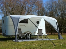                         DASZEK UNIWERSALNY ZE STELAŻEM PNEUMATYCZNYM TYPU EASY AIR DO PRZYCZEPY KEMPINOWEJ LUB KAMPERA • PRZEDSIONEK OTWARTY LEKKI DO POJAZDÓW KEMPINGOWYCH • NAMIOT • OSŁONA • MARKIZA / WYMIARY - 360 x 250 x 245 CM. / POWIERZCHNIA PODŁOGI - 9,0 m² - zdjęcie 1
                        