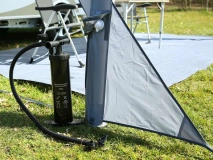                         DASZEK UNIWERSALNY ZE STELAŻEM PNEUMATYCZNYM TYPU EASY AIR DO PRZYCZEPY KEMPINOWEJ LUB KAMPERA • PRZEDSIONEK OTWARTY LEKKI DO POJAZDÓW KEMPINGOWYCH • NAMIOT • OSŁONA • MARKIZA / WYMIARY - 360 x 250 x 245 CM. / POWIERZCHNIA PODŁOGI - 9,0 m² - zdjęcie 4
                        
