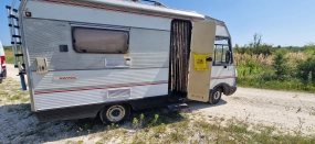                         Sprzedam kultowego kampera FIAT Ducato ARCA ZF290  - zdjęcie 2
                        