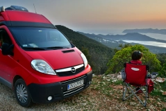                         Kamper Van - Opel Vivaro  - wysoki, zadbany, doposażony - zdjęcie 9
                        