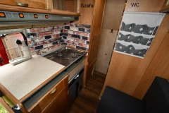                         Kamper Van - Opel Vivaro  - wysoki, zadbany, doposażony - zdjęcie 7
                        