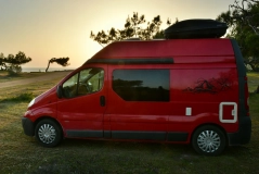                         Kamper Van - Opel Vivaro  - wysoki, zadbany, doposażony - zdjęcie 5
                        