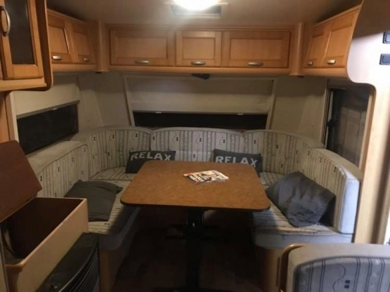                         Przyczepa kempingowa 2003 LMC 710 garderoba, przedsionek, ogrzewanie podłogowe, cena do negocjacji. - zdjęcie 10
                        