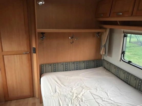                         Przyczepa kempingowa 2003 LMC 710 garderoba, przedsionek, ogrzewanie podłogowe, cena do negocjacji. - zdjęcie 6
                        