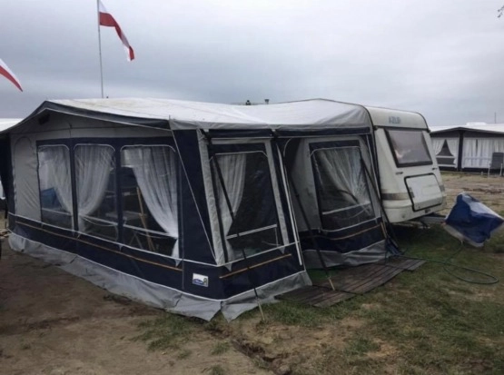                         Przyczepa Knaus Azur + przedsionek + przystawka +zestaw mebli do przedsionka  - zdjęcie 1
                        