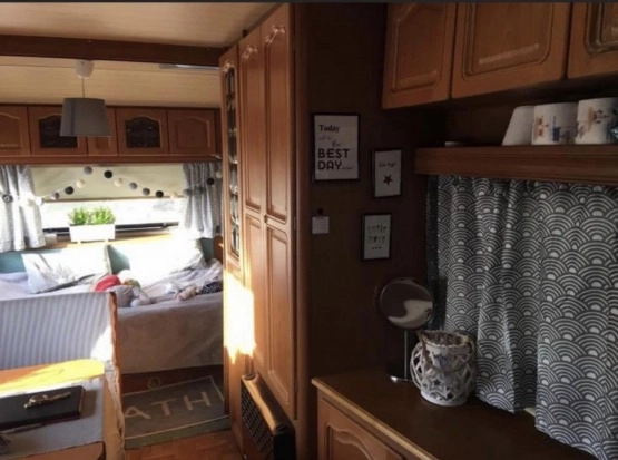                         Przyczepa Knaus Azur + przedsionek + przystawka +zestaw mebli do przedsionka  - zdjęcie 5
                        